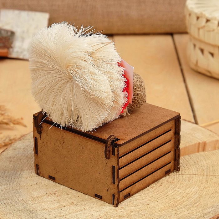 Оберег-домовой "Богатейка на сундуке, без шляпы" 17х14х10 см микс