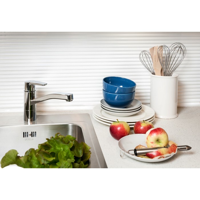 Смеситель для кухни Oras Saga 3930F с поворотным изливом