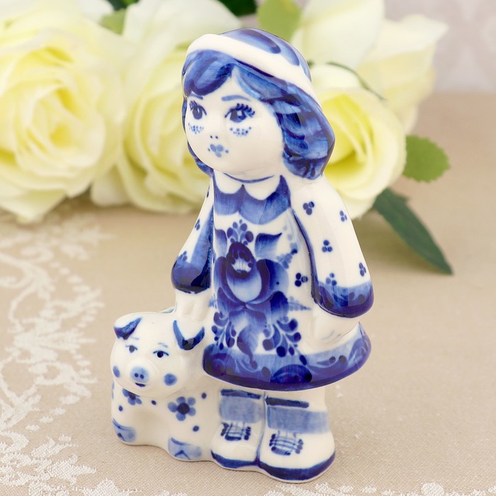 Сувенир «Девочка с поросёнком», гжель, фарфор, h=13 см