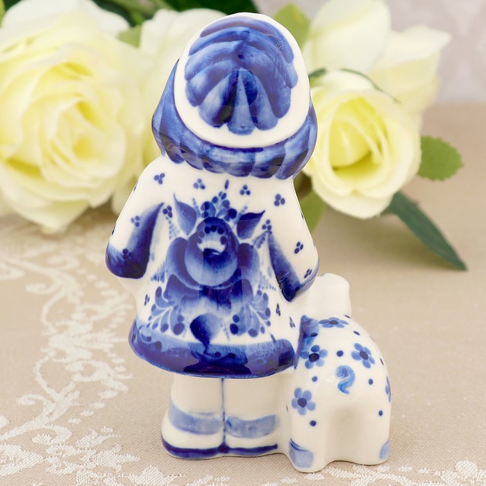 Сувенир «Девочка с поросёнком», гжель, фарфор, h=13 см