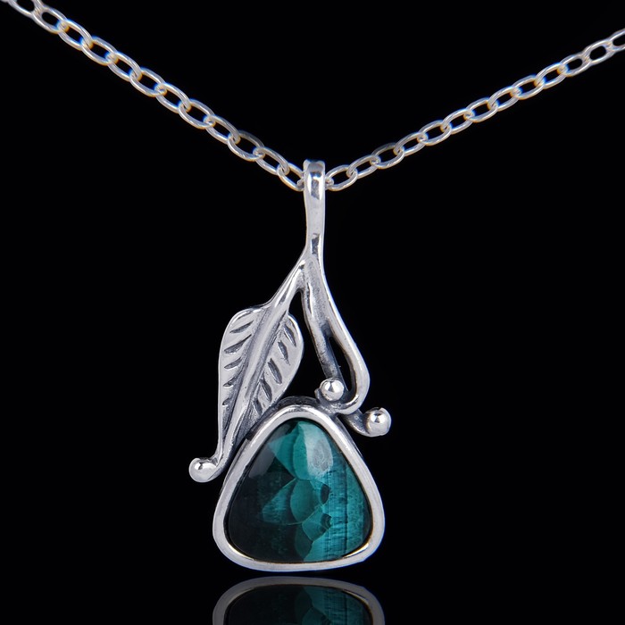 Кулон "Истра", цвет зелёный в чернёном серебре