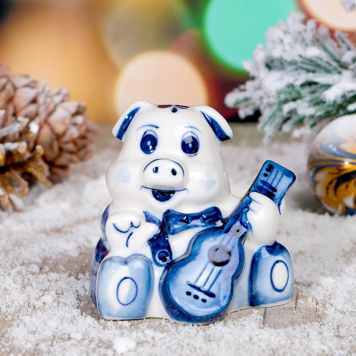 Сувенир «Поросёнок с гитарой», 7х7х6 см, гжель