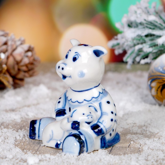 Сувенир «Свинка - нянька», 5,5х7х5,5 см, гжель