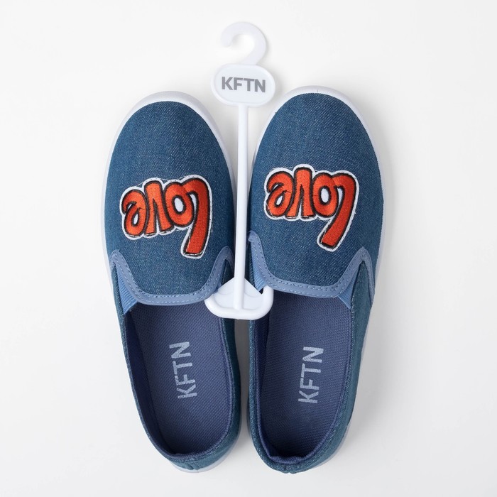 Слипоны "KAFTAN" женские с нашивкой "LOVE", голубая джинса, 38 р-р