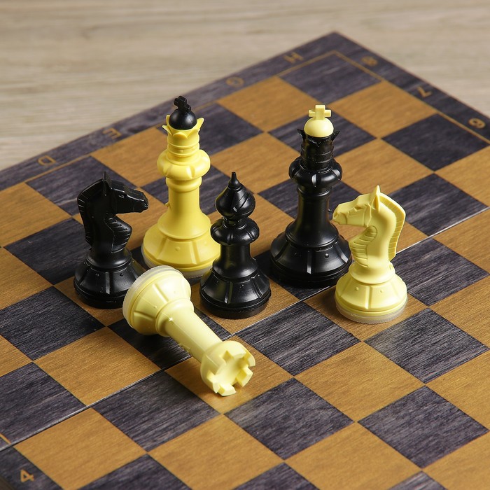 Шахматы (доска дерево 29х29 см, фигуры пластик, король h=7 см)