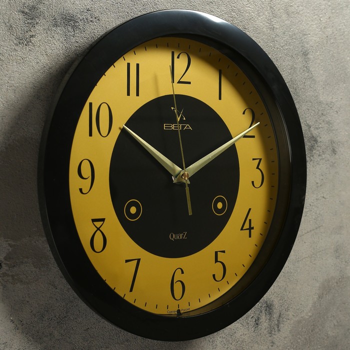 Часы настенные классические, круглые, желтый циферблат