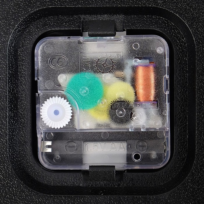 Часы настенные классические, круглые, желтый циферблат