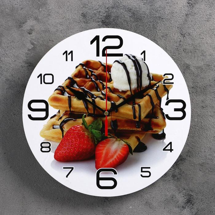 Часы настенные круглые "Венские вафли и клубника", 24 см