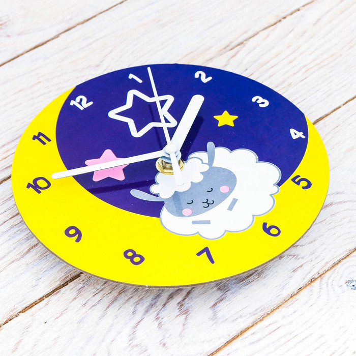 Часы настенные с наклейками "Барашки"