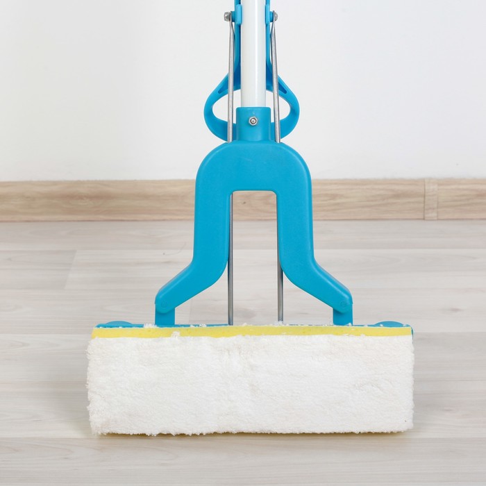 Швабра плоская со складным отжимом, телескопическая окрашенная ручка 28х9х95(130) см