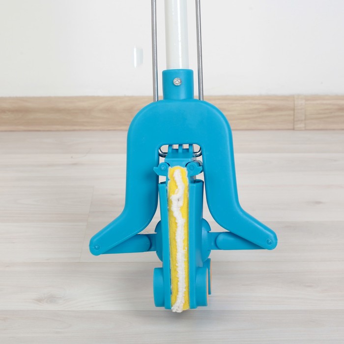 Швабра плоская со складным отжимом, телескопическая окрашенная ручка 28х9х95(130) см