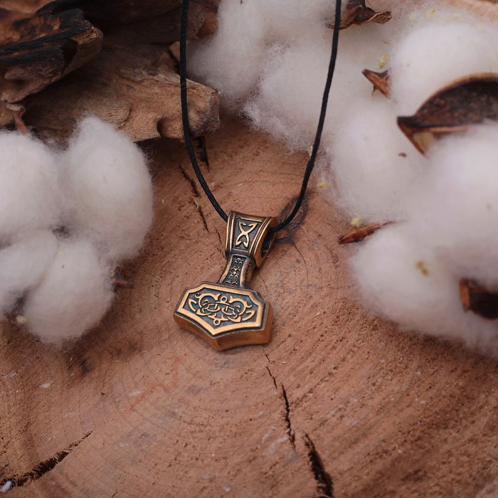 Символ предков "Молот Тора"