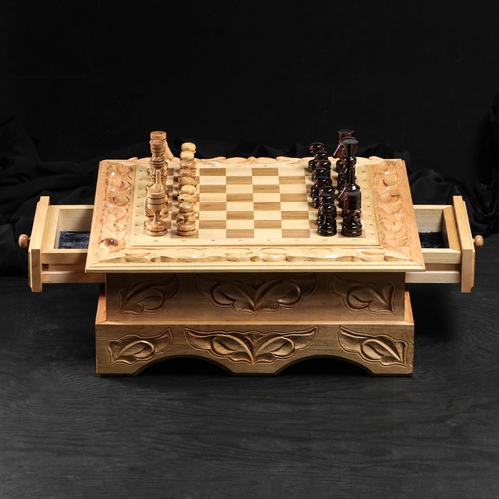Шахматы деревянные, лакированные, 47 х 52 х 20 см, УЦЕНКА
