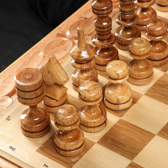 Шахматы деревянные, лакированные, 47 х 52 х 20 см, УЦЕНКА