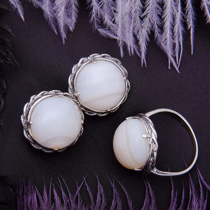 Гарнитур посеребрение 2 предмета: серьги, кольцо, круг в обрамлении "Агат бразильский", 18 р-р