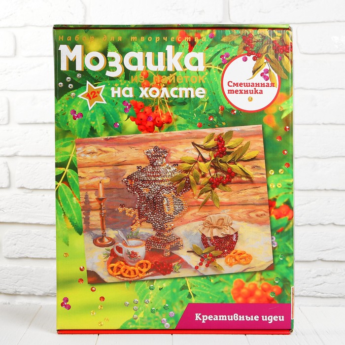 Мозайка из пайеток на холсте "У самовара"