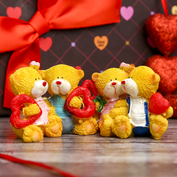 Сувенир "Мишки-парочка с сердечками", МИКС