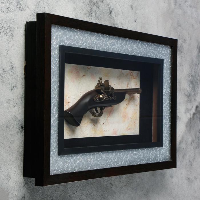 Пистолет в раме, рама белая широкая, 58х39 см
