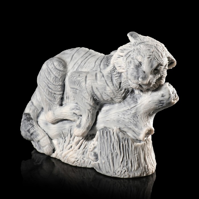 Сувенир "Тигр на бревне" 8,4 см