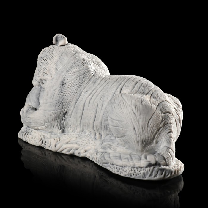 Сувенир "Тигр, играющий с мячом" 5,8 см