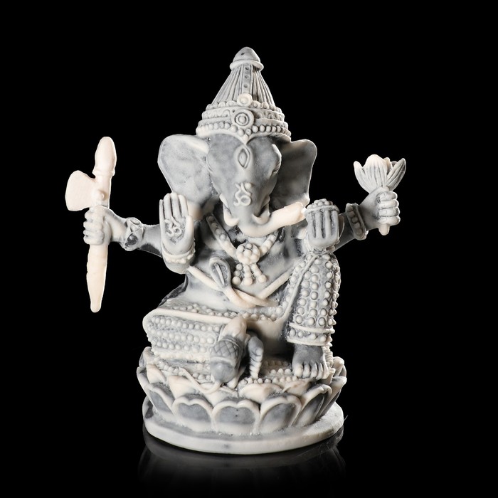 Нэцке "Ганеша на лотосе 2" 8,5 см