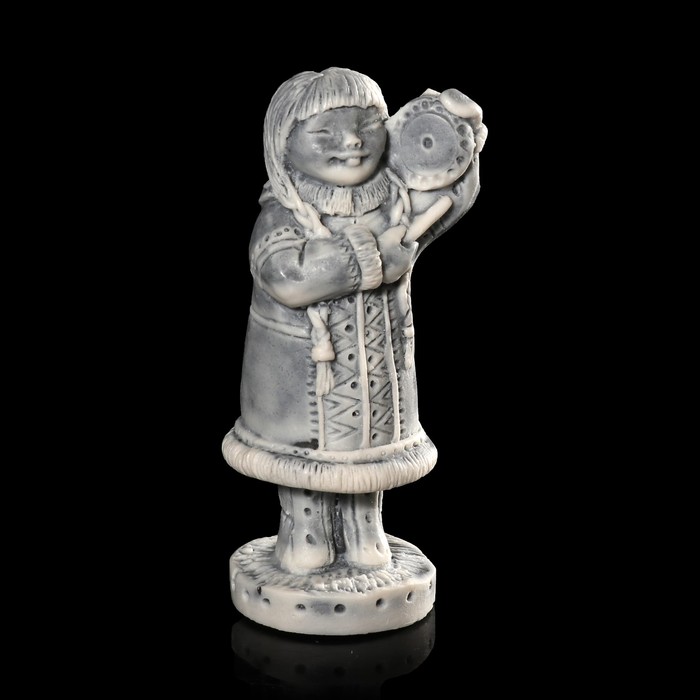 Сувенир "Девочка с бубном у уха маленькая" 6,5 см