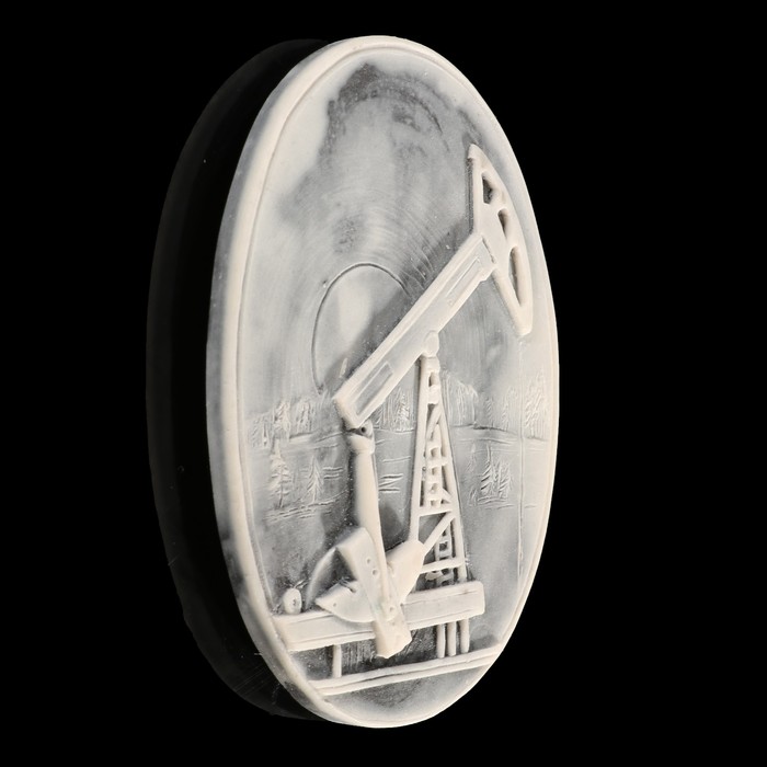 Магнит "Нефтяная качалка (барельеф)" 8,5 см