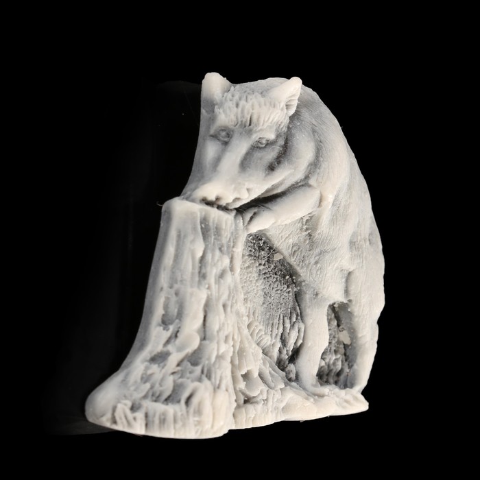 Магнит "Кабан у пня (барельеф)" 3,8 см