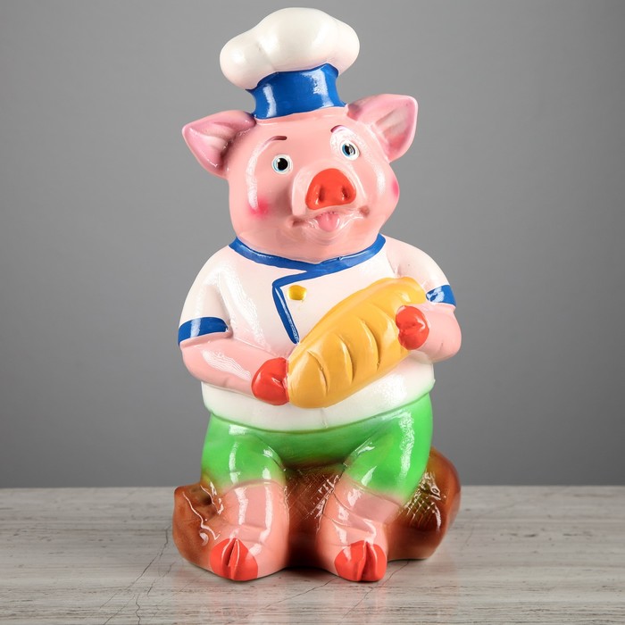 Копилка "Поросёнок пекарь" большая, зелёные шорты, глянец