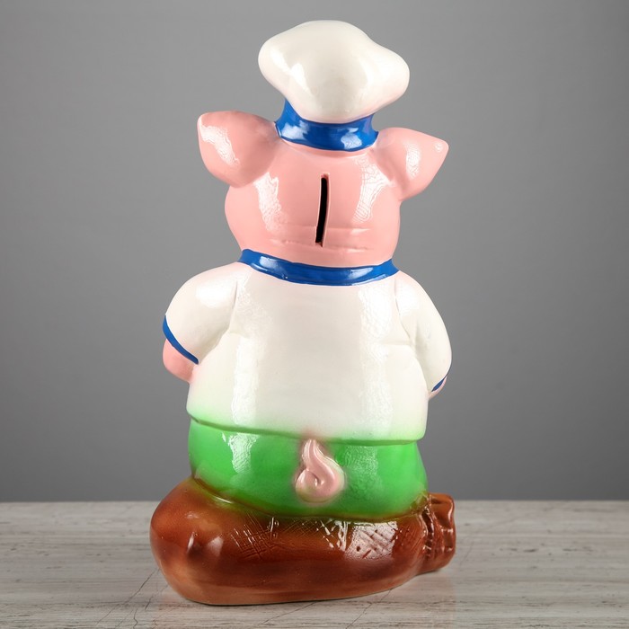 Копилка "Поросёнок пекарь" большая, зелёные шорты, глянец