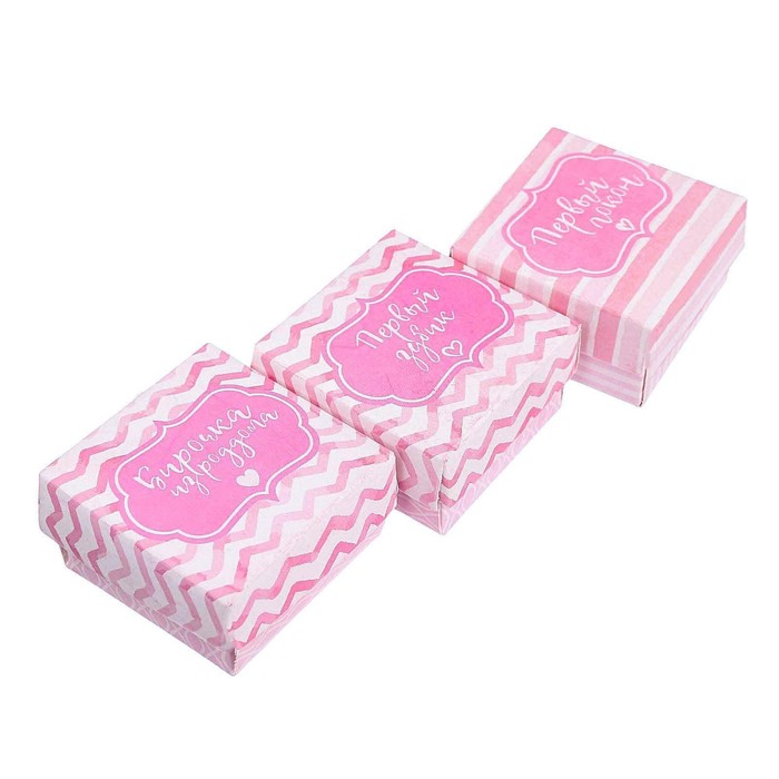 Подарочный набор для девочки "С рождением малышки": фотоальбом на 20 магнитных листов, набор памятных коробчек, капсула пожеланий от родителей в виде соски