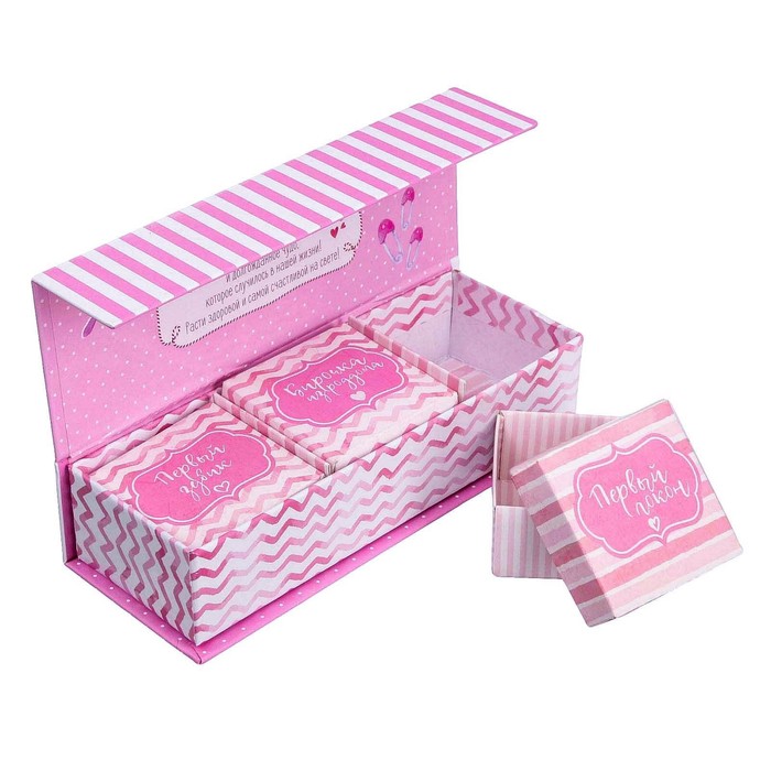 Подарочный набор для девочки "С рождением малышки": фотоальбом на 20 магнитных листов, набор памятных коробчек, капсула пожеланий от родителей в виде соски