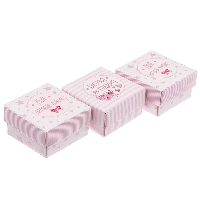 Подарочный набор для девочки "Мамины секреты": фотоальбом на 20 магнитных листов, набор памятных коробчек, капсула пожеланий от родителей в виде соски