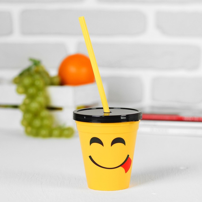 Стакан пластиковый с крышкой и трубочкой "Смайл" виды микс, 300 мл