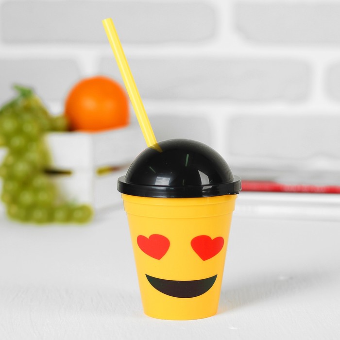 Стакан пластиковый с крышкой и трубочкой "Смайл" виды микс, 300 мл