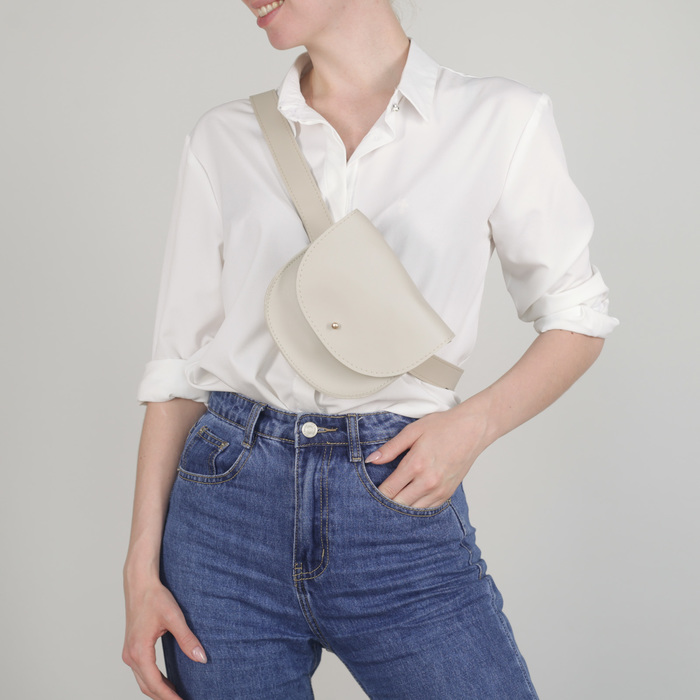 Сумка молодёжная на пояс, отдел на клапане, ремень, цвет серый