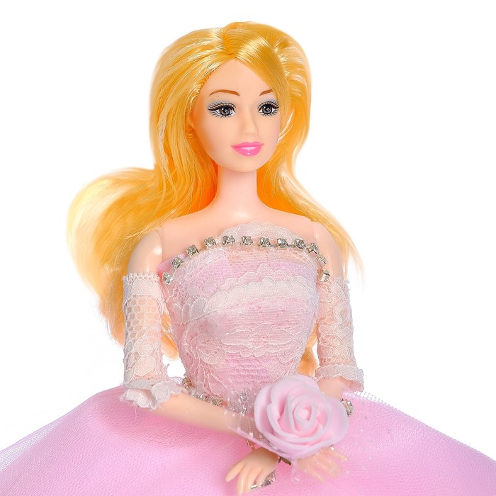 Кукла модель "Лилиана" в свадебном платье с аксессуарами