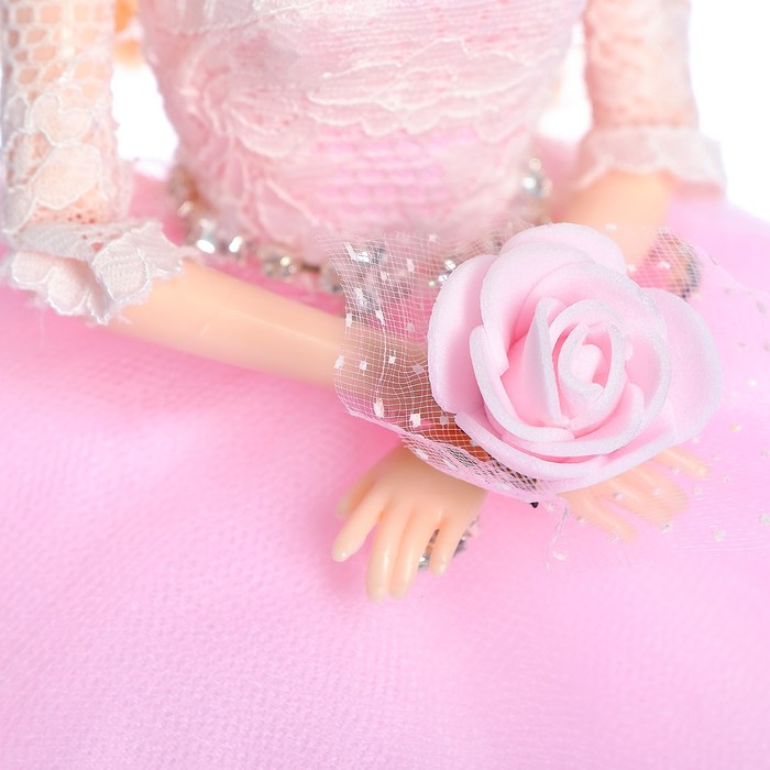 Кукла модель "Лилиана" в свадебном платье с аксессуарами