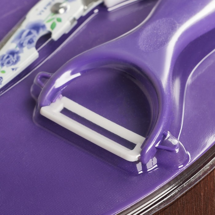 Набор кухонный, 4 предмета: нож, ножницы с антиналипающим покрытием, овощечистка, доска, цвет фиолетовый