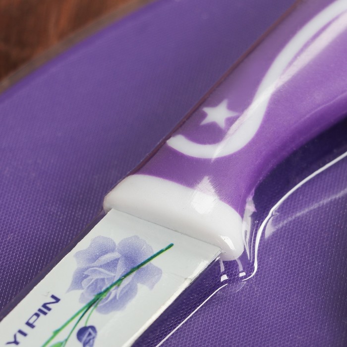 Набор кухонный, 4 предмета: нож, ножницы с антиналипающим покрытием, овощечистка, доска, цвет фиолетовый