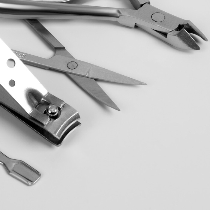 Набор маникюрный в футляре, 7 предметов, цвет красный