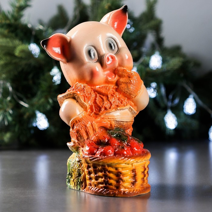 Копилка "Поросенок большой с корзиной" 31см МИКС