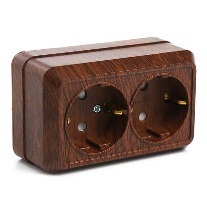 Розетка двойная 2П+З открытой установки с з/ш IP20 16А, бук "Ладога" TDM