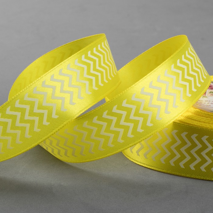 Лента атласная "Зигзаг", 25мм, 23±1м, №112, цвет белый/жёлтый