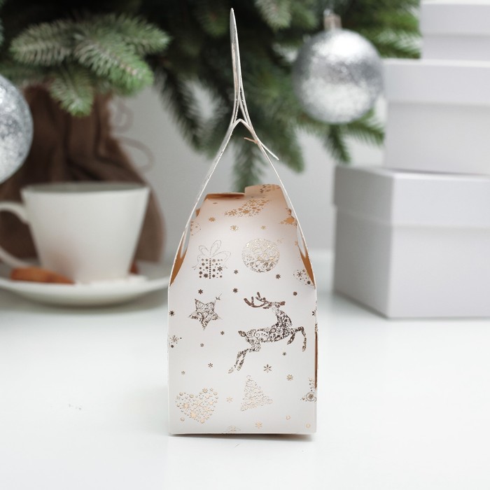 Коробка сборная "Новогодние мотивы", 10,5 х 6 х 18,5 см