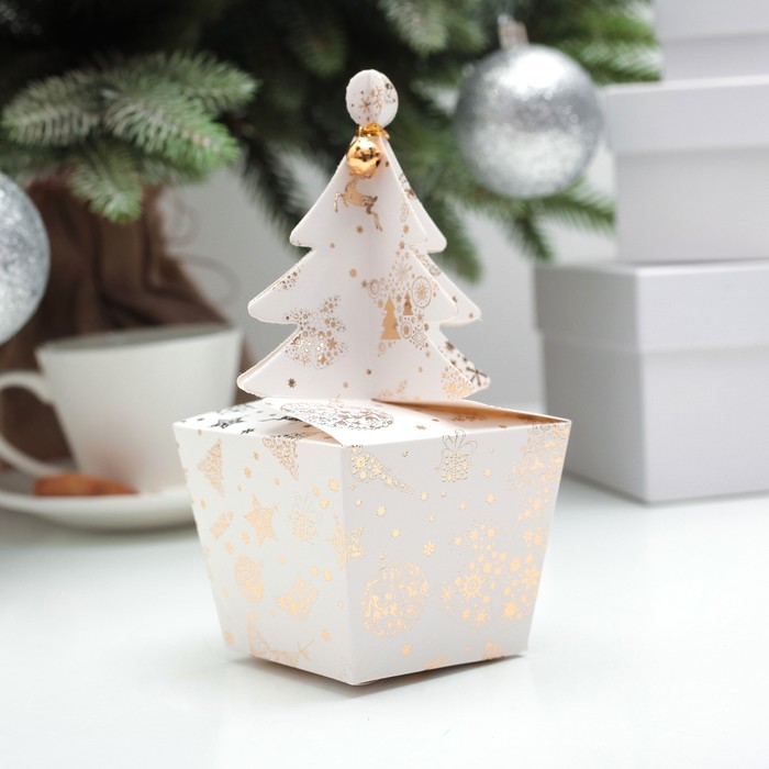 Коробка сборная "Новогодние мотивы", 8 х 8 х 6,5 см