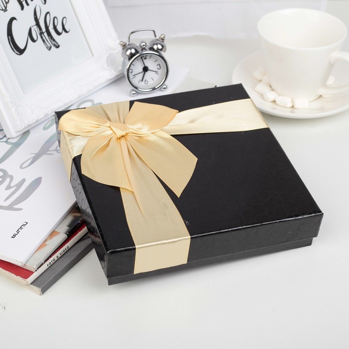 Коробка подарочная  17 х 17 х 3,5 см