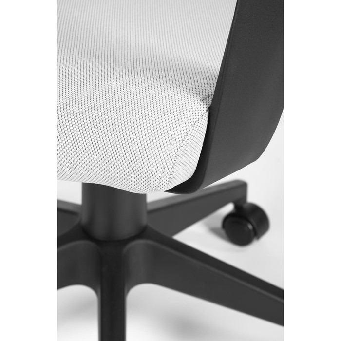 Кресло офисное IQ, черный пластик, серая ткань