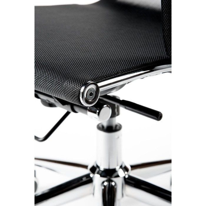 Кресло офисное "Хельмут", сталь/хром, чёрная сетка