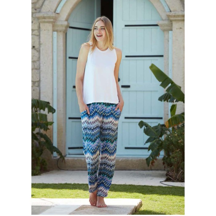 Комплект женский (майка, брюки) Перья 8112 цвет белый/синий, р-р 44 (S) вискоза